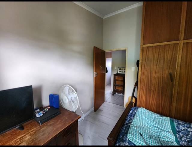 4 BEDROOM HOUSE FOR SALE IN BERGZICHT